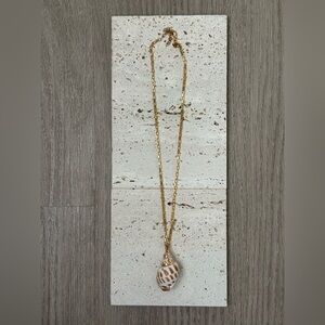 Shell Pendant Necklace